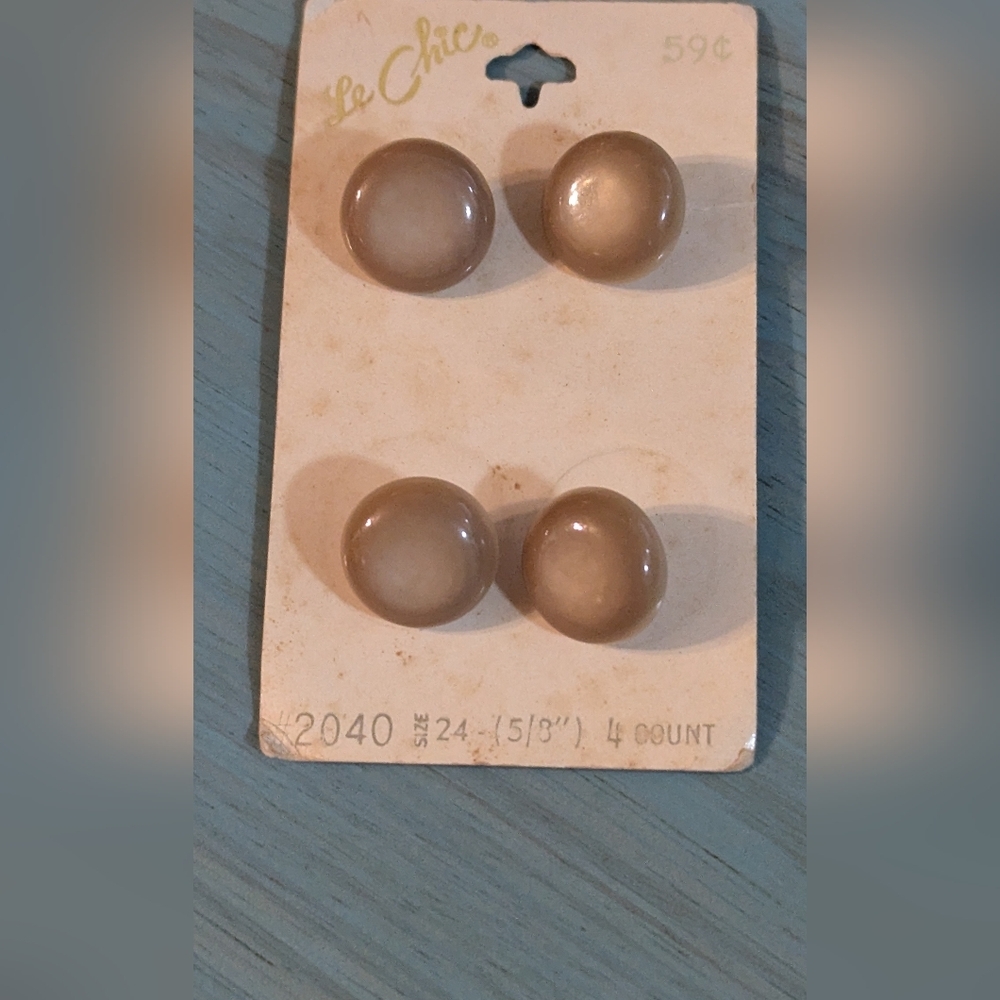 Le Chic Vintage Brown Buttons Set of #4 on Original Card